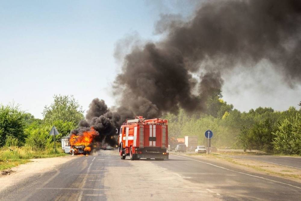 По вине новгородского водителя автобуса пострадали два подростка