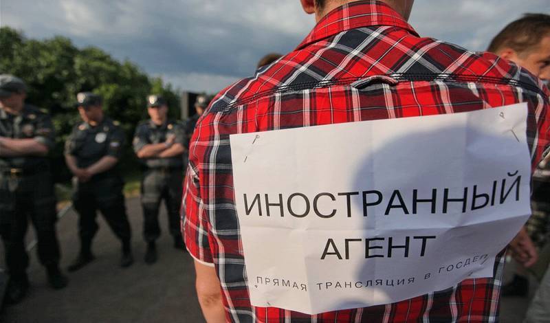 Дмитрий Песков: пополнение списка иноагентов новыми СМИ не ограничивает свободу слова