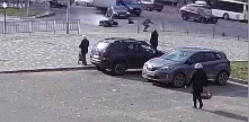 На проспекте Победы мотоциклист влетел в «Ауди» (видео)
