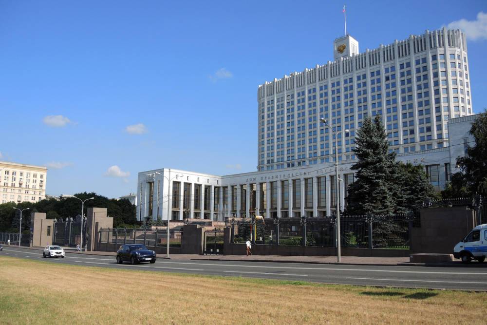 Правительство предложило поднять МРОТ до 13 617 рублей