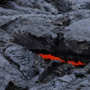 Лава активного вулкана на Канарах охватила площадь океана в 10 гектаров