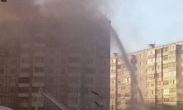 В тюменской многоэтажке произошел крупный пожар: спасли полсотни человек