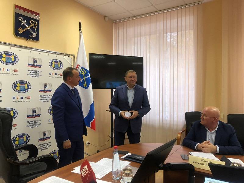 Журова, Яхнюк и Петров получили удостоверения депутатов Госдумы – фото