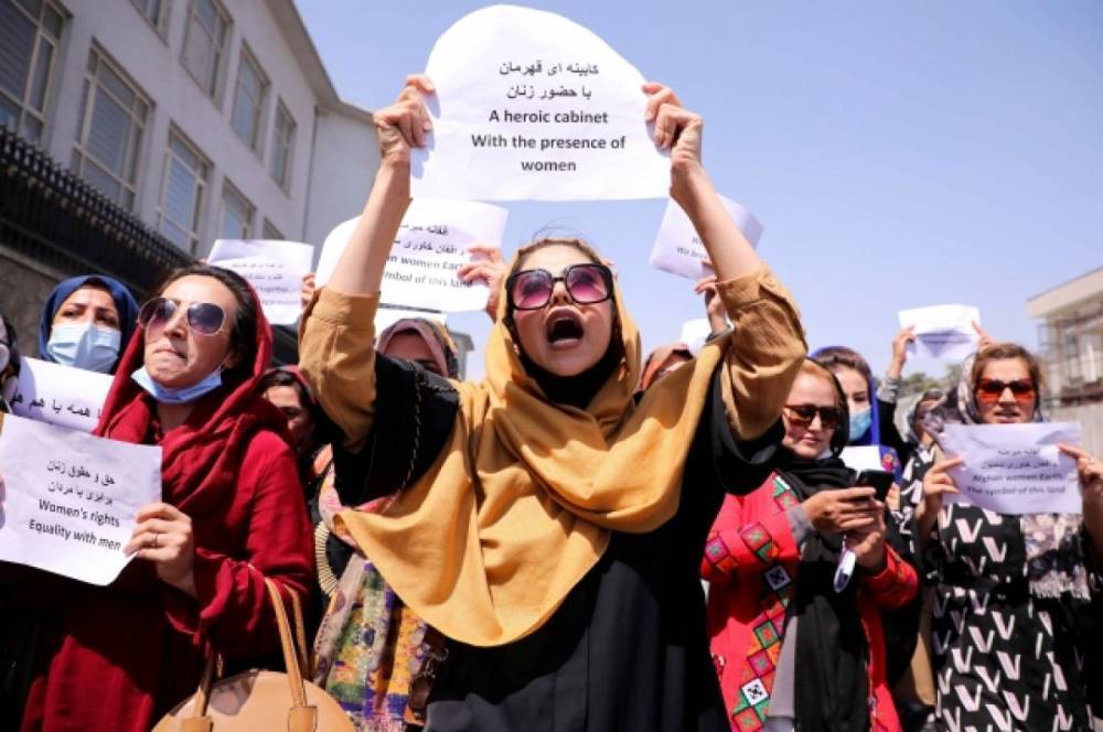 Талибы применили слезоточивый газ для разгона протестующих женщин в Кабуле