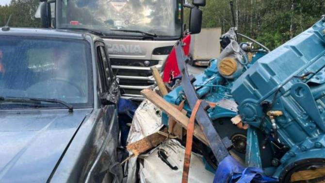 В Татарстане — массовое ДТП: водитель «МАЗа» снёс три фуры и «Патриот»