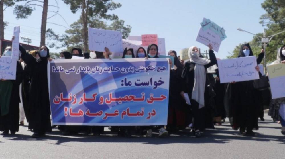 Талибы в Кабуле разогнали женскую демонстрацию выстрелами и слезоточивым газом – СМИ