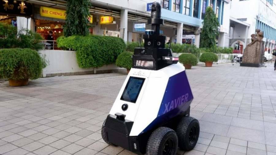 В Сингапуре появился следящий за общественным порядком робот