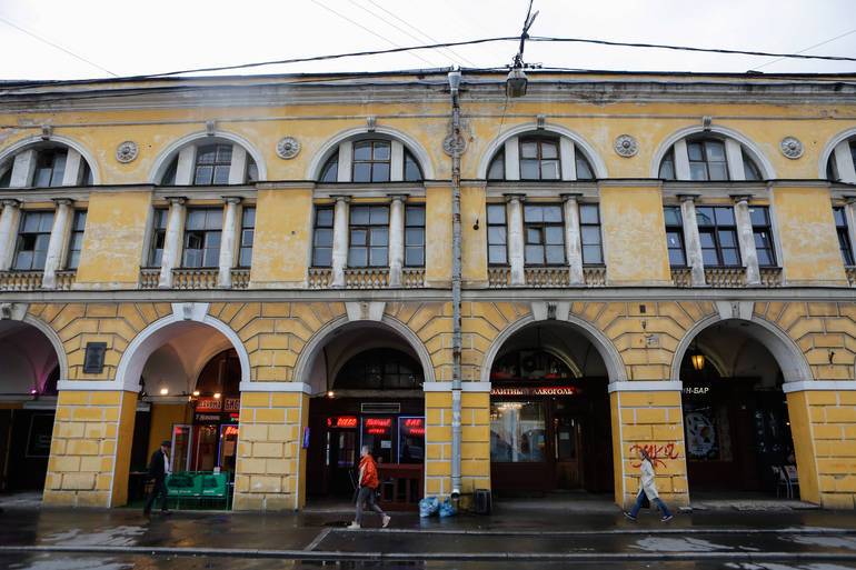 Петербургская полиция обнаружила 12 баллонов веселящего газа в клубах города