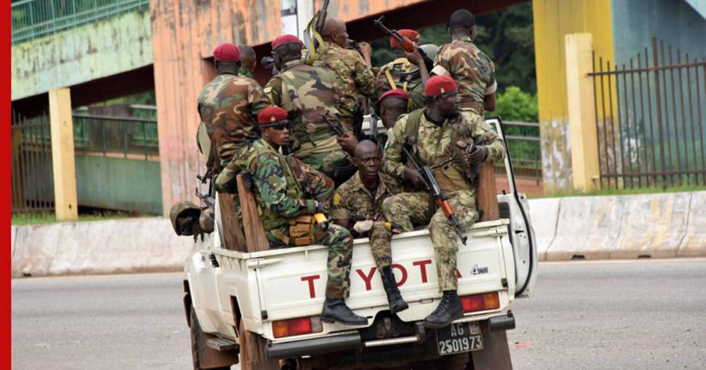Лидер мятежников в Гвинее заявил о роспуске правительства и отмене конституции