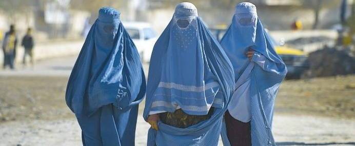 Daily Express: британский спецназ бежал из Афганистана в женских платьях