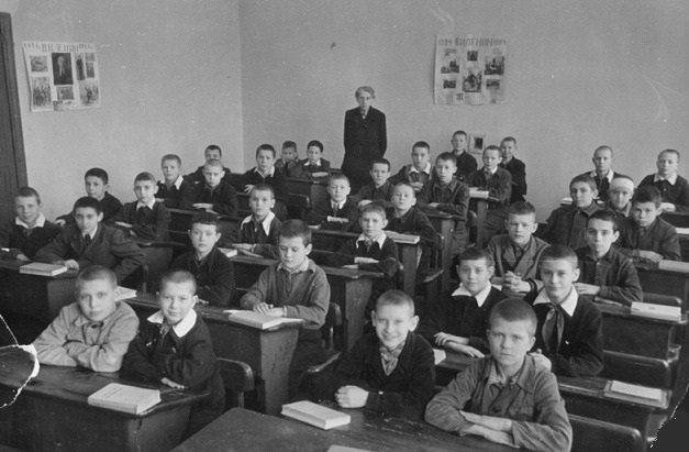 Зачем во время войны в советских школах ввели раздельное обучение
