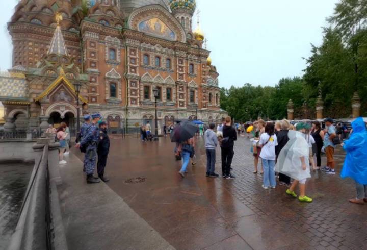 В Петербурге в 2021 году побывало в восемь раз меньше туристов, чем до пандемии