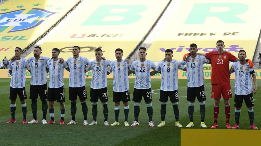 Сборная Аргентина покинула поле в ходе футбольного матча против Бразилии