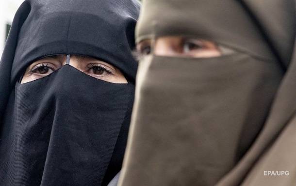 Талибы запрещают женщинам учиться без никабов