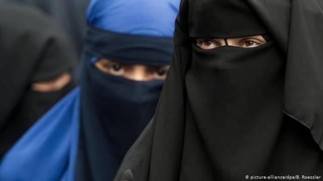 «Давление усиливается»: Талибы ввели новые правила для женщин
