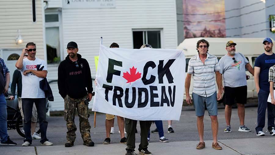 Премьера Канады оскорбили во время предвыборного митинга