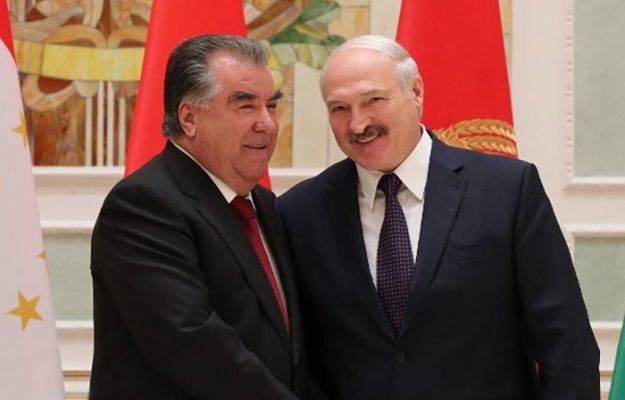 Эмомали Рахмон и Александр Лукашенко обменялись поздравлениями
