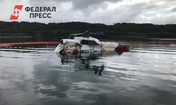 Затонувший на Камчатке вертолет достали из озера