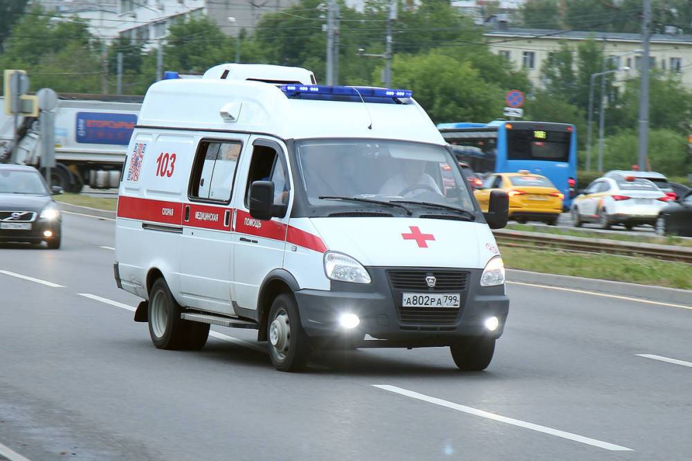 Полицейский и подросток пострадали в ДТП на северо-западе Москвы