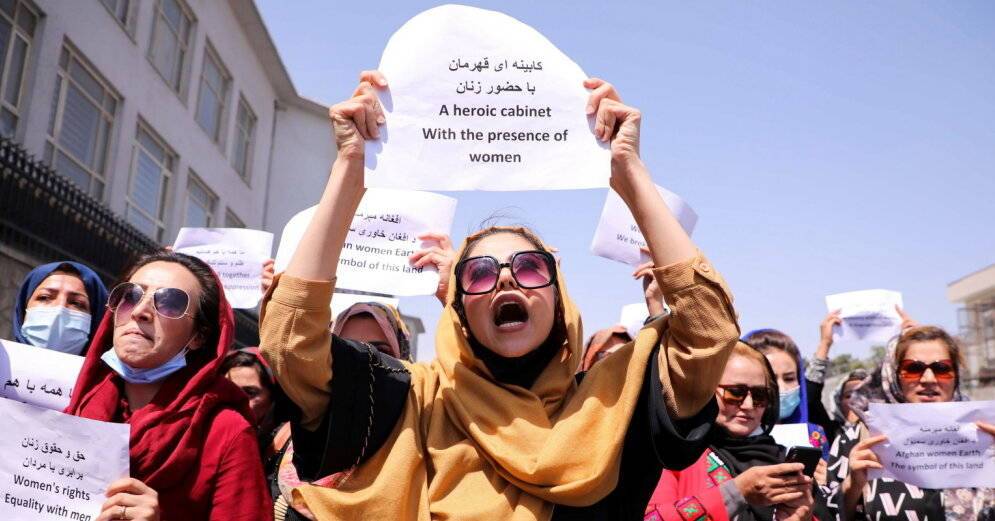 Талибы в Кабуле разогнали слезоточивым газом акцию протеста женщин