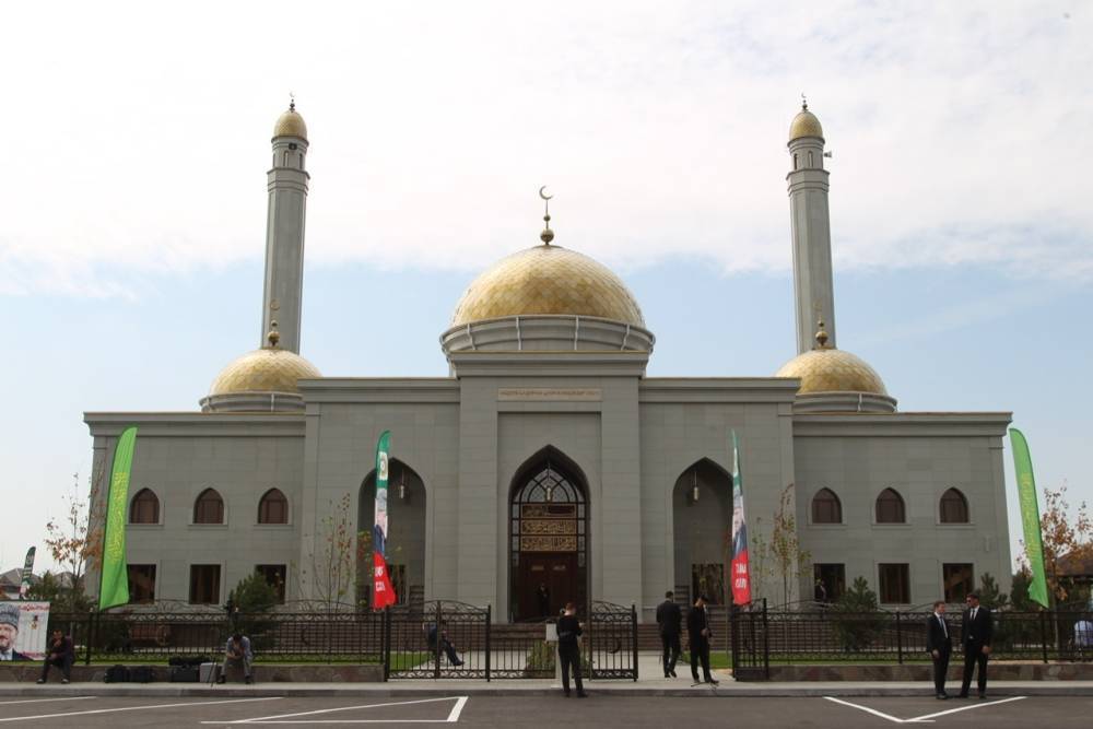 В Грозном открылась мечеть, названная в честь прадеда Рамзана Кадырова