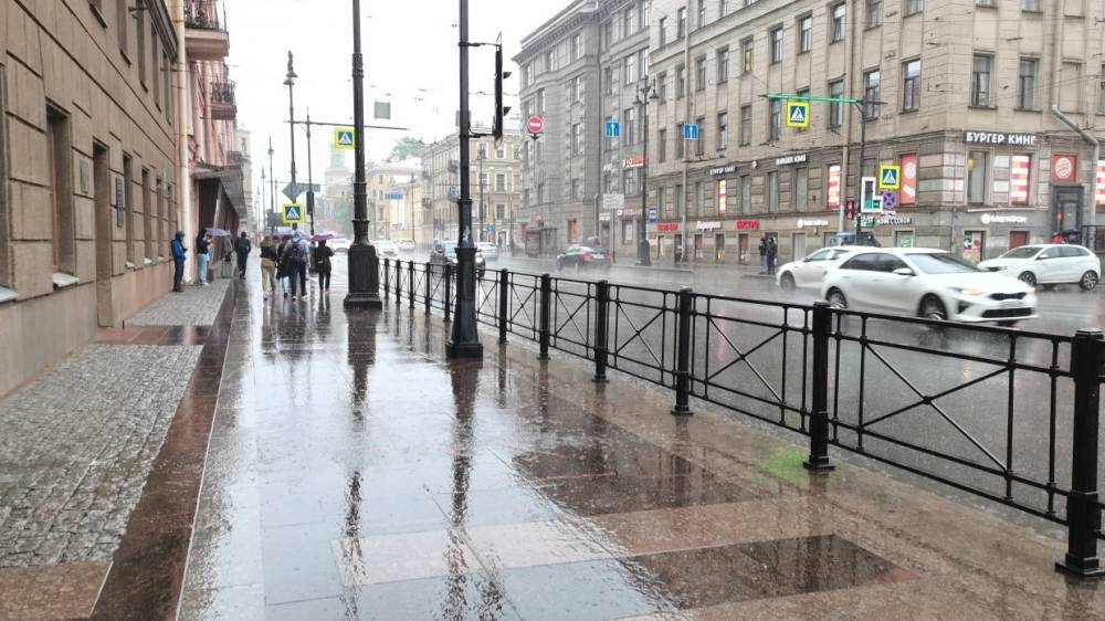 Петербуржцев предупредили о кратковременных дождях в понедельник