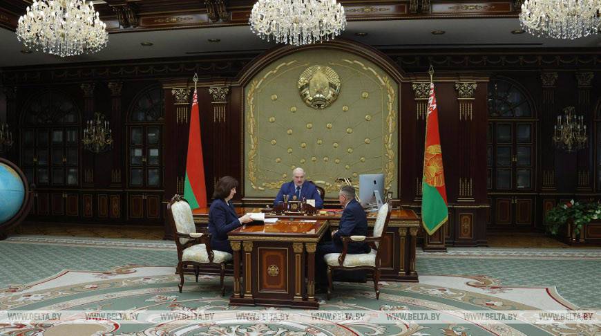 "Буду поддерживать, пока я Президент". Лукашенко напомнил, как "Белоруснефть" спасла страну