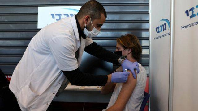 В Израиле полагают, что через два месяца страна достигнет "коллективного иммунитета"