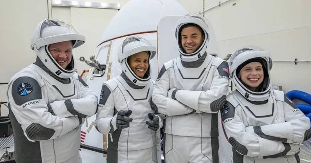 Три дня на орбите и выше МКС. SpaceX впервые отправит гражданский экипаж в космос