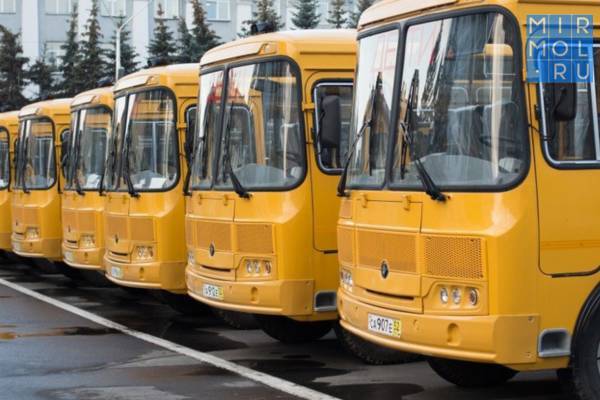 Регионы России получат школьные автобусы и машины скорой помощи