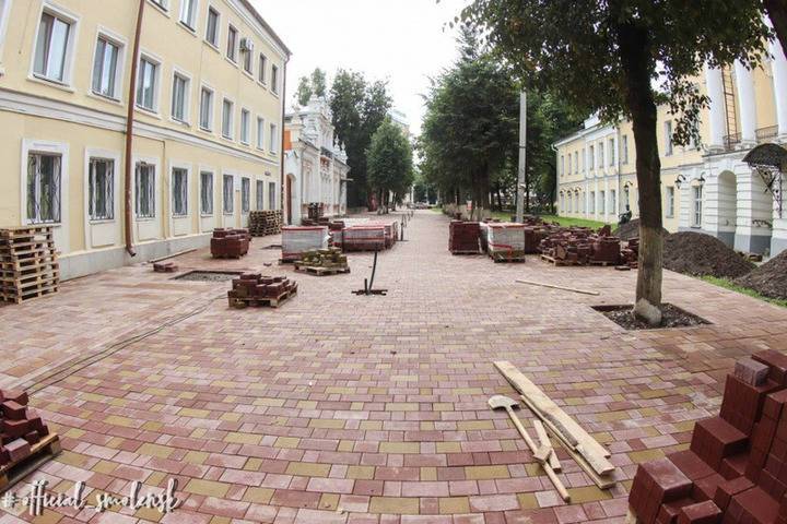 Ремонт улицы Маяковского в Смоленске обещают закончить ко Дню города
