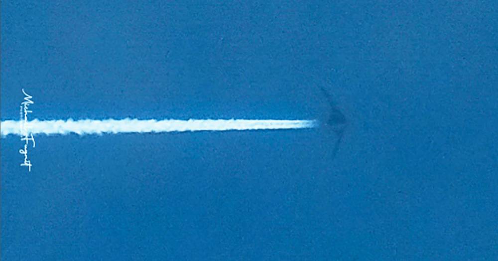 В небе над Филиппинами сфотографировали загадочный самолет-невидимку (фото)