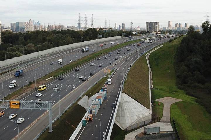 Транспортное движение на дублере Волоколамского шоссе ограничили до 20 декабря