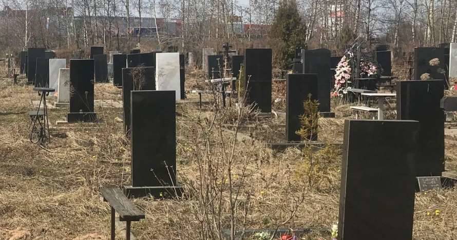 В садовом кооперативе под Львовом устроили нелегальное кладбище