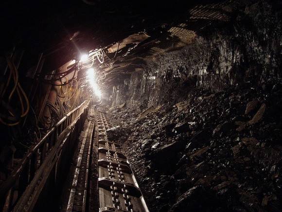 Девять шахтеров погибли в ЛНР при обрыве каната клети