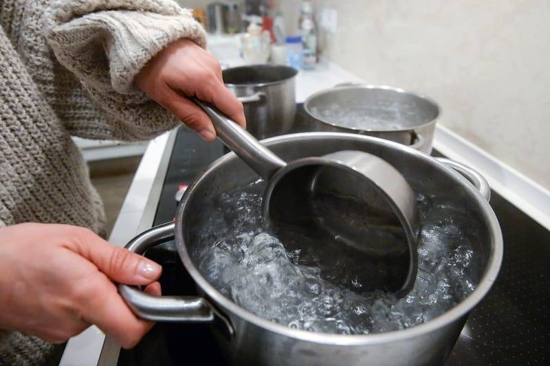 Сразу три коммунальных аварии мешают вернуть горячую воду смолянам из Заднепровья