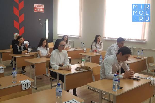 Дагестанские выпускники написали ГИА в дополнительный период