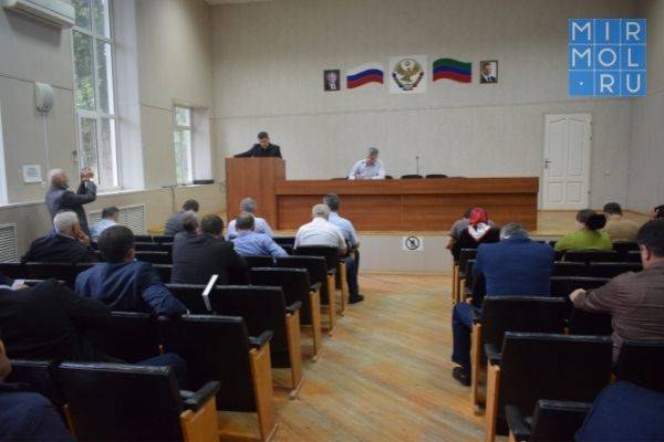 Ход подготовки к предстоящим выборам обсудили на заседании в Карабудахкентском районе