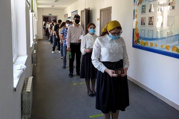 Минобрнауки проверит дагестанскую школу после запрета девочкам ходить без платков
