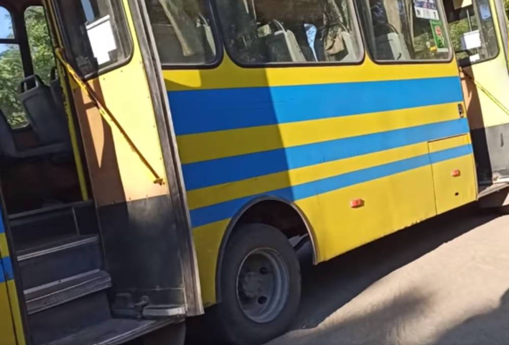 Мэр Вознесенска влетел в пассажирский автобус: кадры с места и подробности ДТП