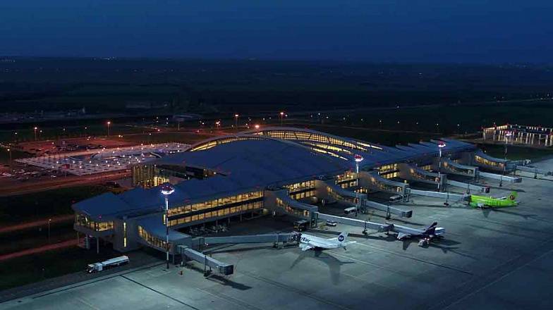 Более 900 тысяч пассажиров обслужил аэропорт Платов этим летом