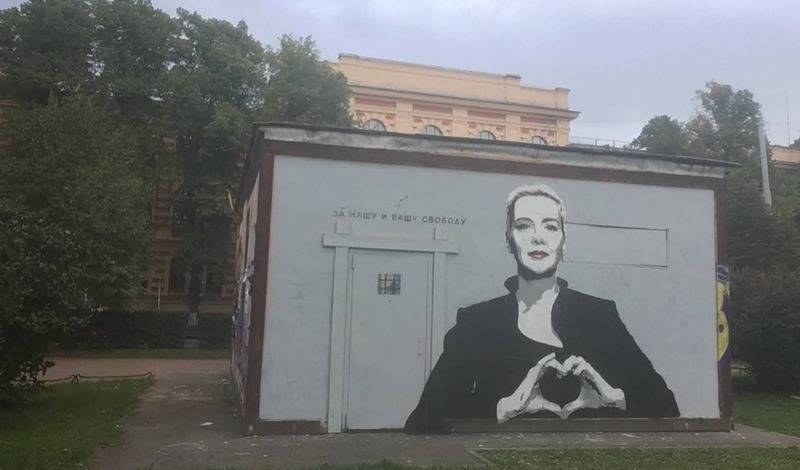 В Петербурге появилось новое граффити с Марией Колесниковой