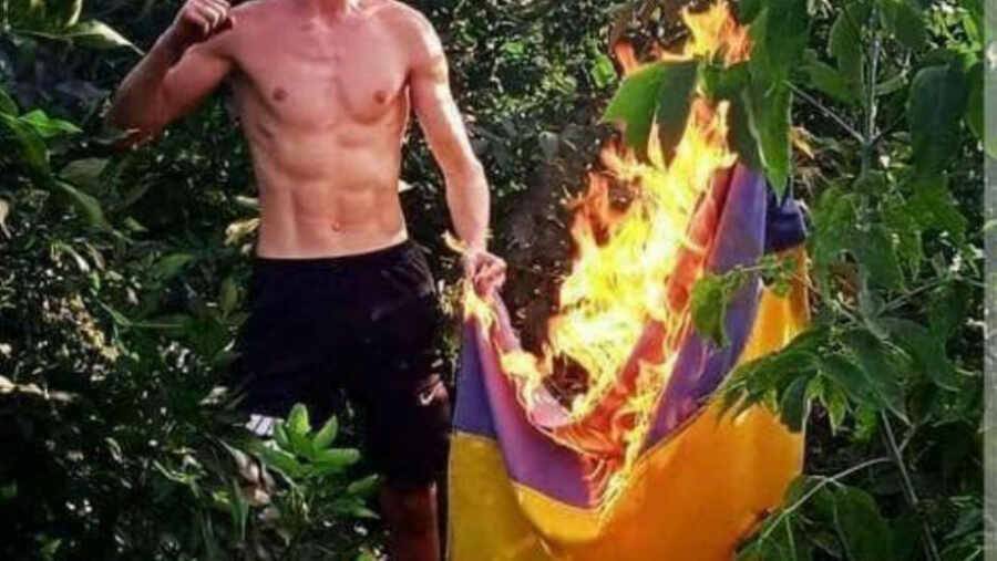 В Мариуполе будут судить подростка, спалившего флаг Украины, валявшийся в кустах