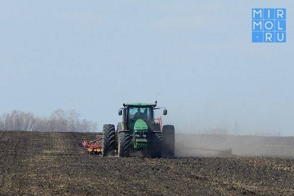 Сельхозпредприятия Казбековского района готовятся к проведению озимого сева
