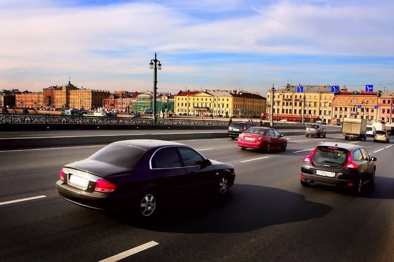 На въезде в Петербург образовались пробки из-за двух аварий на Колтушском шоссе