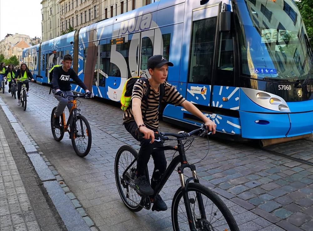 В крупных городах Латвии проезд в общественном транспорте могут разрешить только для людей с COVID-сертификатами