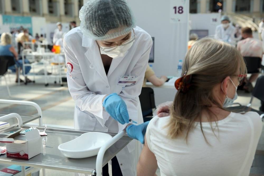Росздравнадзор получил 7 тысяч сообщений о побочных эффектах от вакцинации