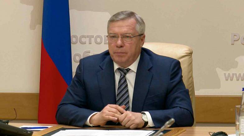 Донской губернатор Василий Голубев выразил соболезнования семье погибшего главы МЧС Красноярского края