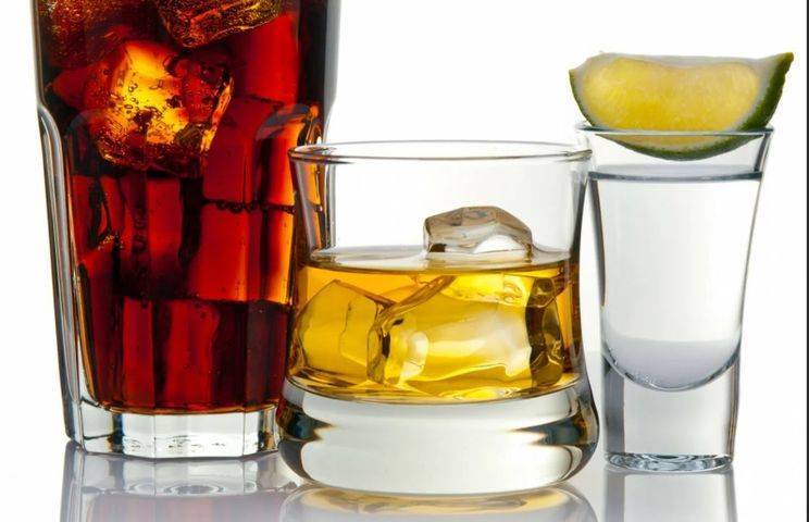 «Не так безобиден»: врач назвал самый вредный алкоголь