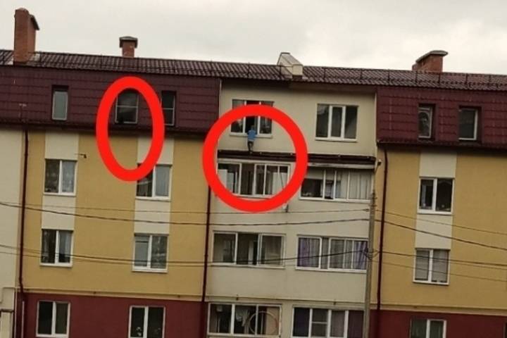 В Ярославле маленький ребенок разгуливал по козырьку 4 этажа